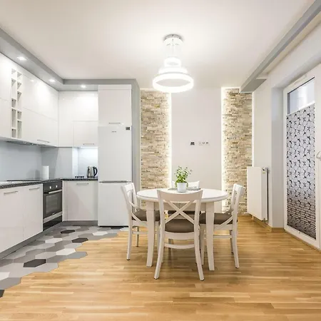 48m W Centrum Grojca *